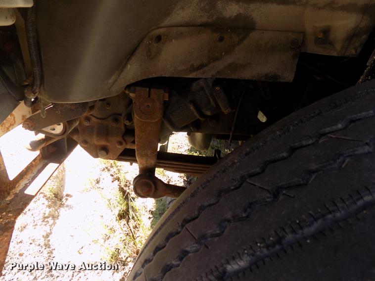 image for item DC4996 1992 Ford F700 dump truck