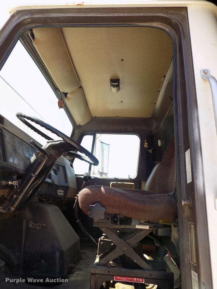 image for item DC4998 1991 International 4900 dump truck