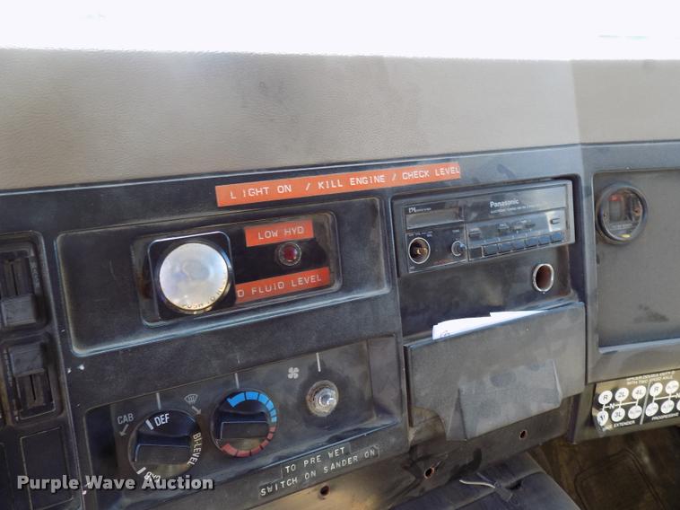 image for item DC4998 1991 International 4900 dump truck