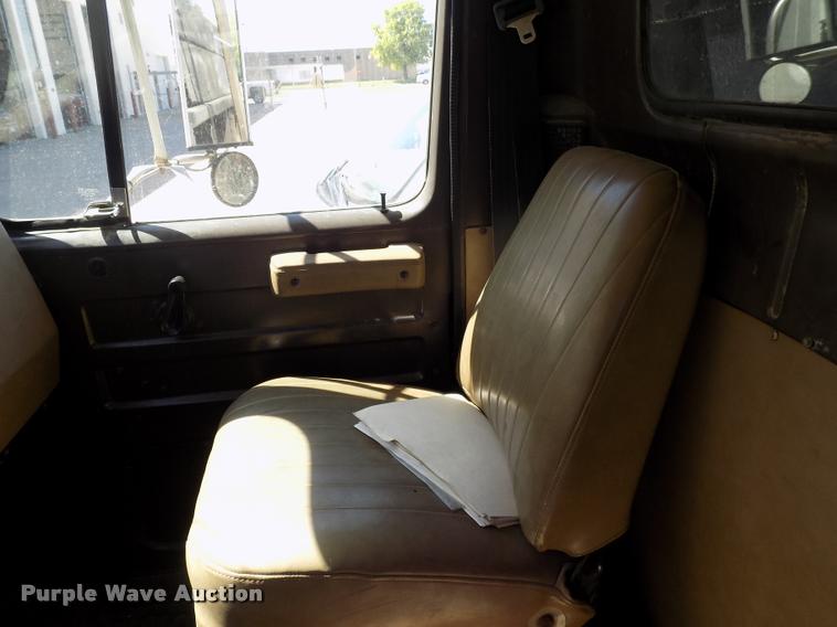 image for item DC4998 1991 International 4900 dump truck