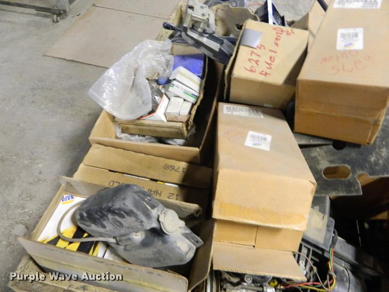 image for item DE9756 Deutz tractor parts