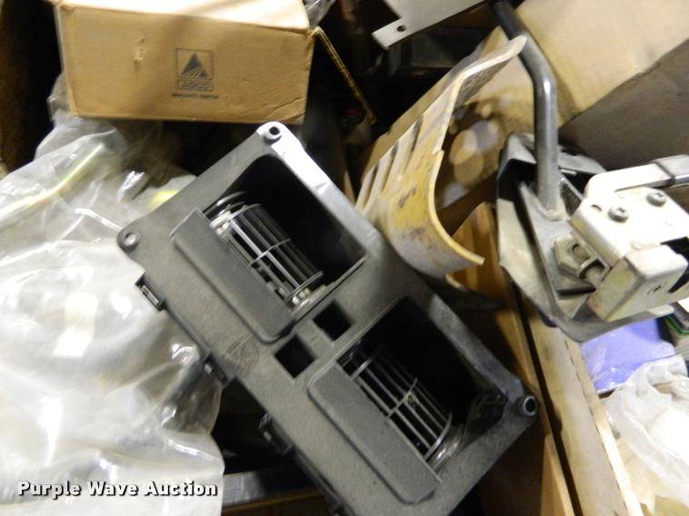 image for item DE9756 Deutz tractor parts