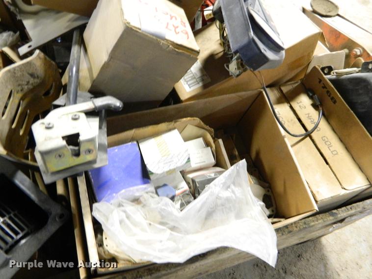 image for item DE9756 Deutz tractor parts