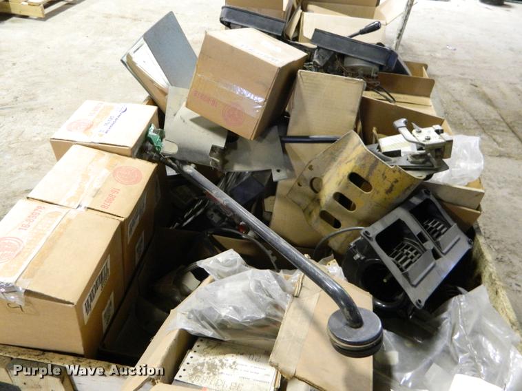 image for item DE9756 Deutz tractor parts