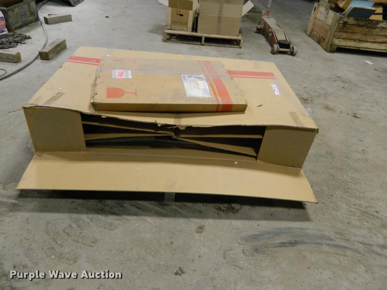 image for item DE9758 Deutz cab glass