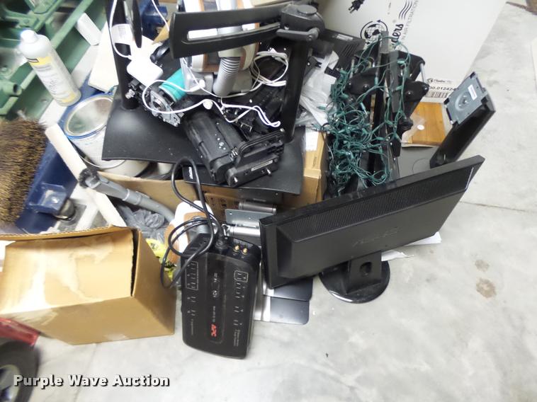 image for item DF9312 Office equipment and furniture