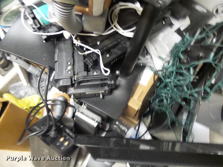 image for item DF9312 Office equipment and furniture