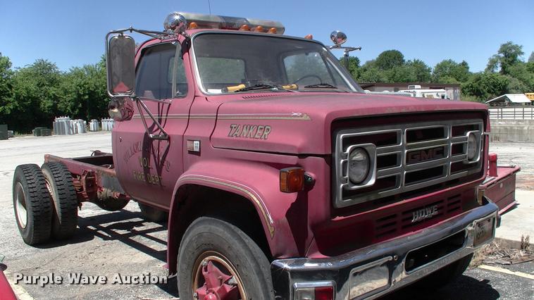 image for item DK9674 1980 GMC truck cab and chassis