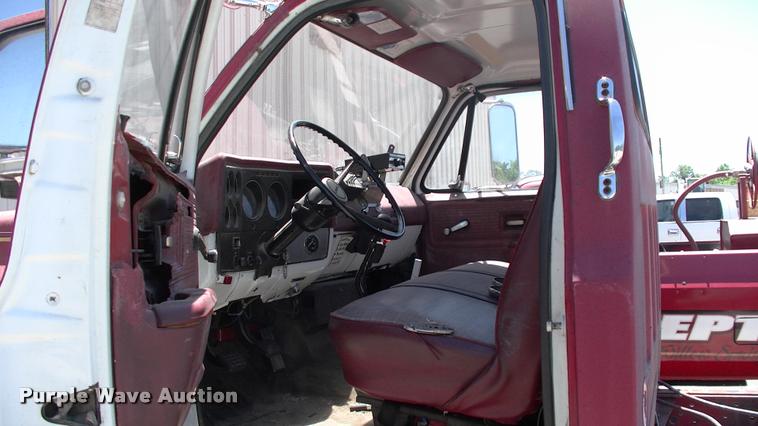 image for item DK9674 1980 GMC truck cab and chassis