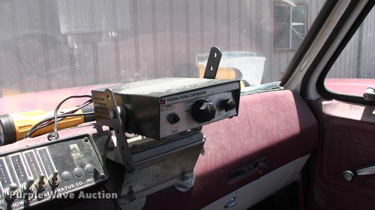 image for item DK9674 1980 GMC truck cab and chassis