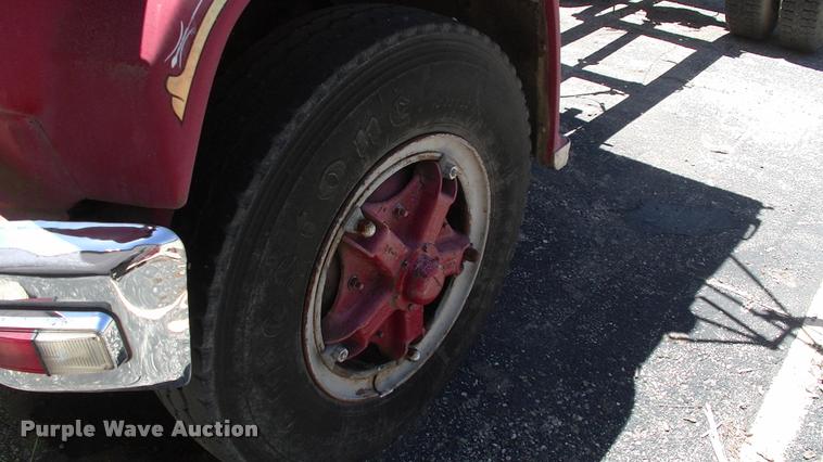 image for item DK9674 1980 GMC truck cab and chassis