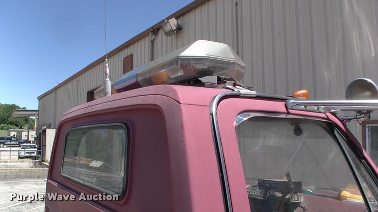 image for item DK9674 1980 GMC truck cab and chassis