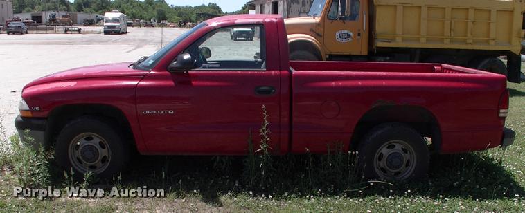 image for item DK9675 1998 Dodge Dakota flatbed pickup truck