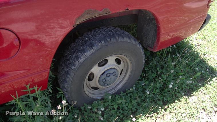 image for item DK9675 1998 Dodge Dakota flatbed pickup truck