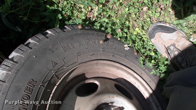 image for item DK9675 1998 Dodge Dakota flatbed pickup truck