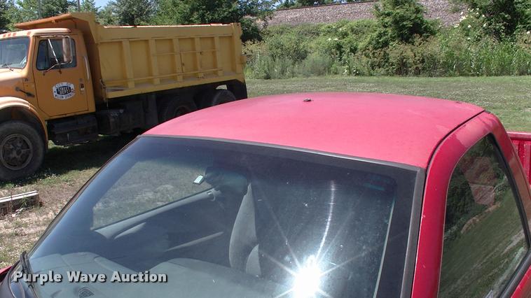 image for item DK9675 1998 Dodge Dakota flatbed pickup truck