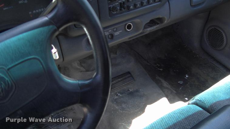 image for item DK9675 1998 Dodge Dakota flatbed pickup truck