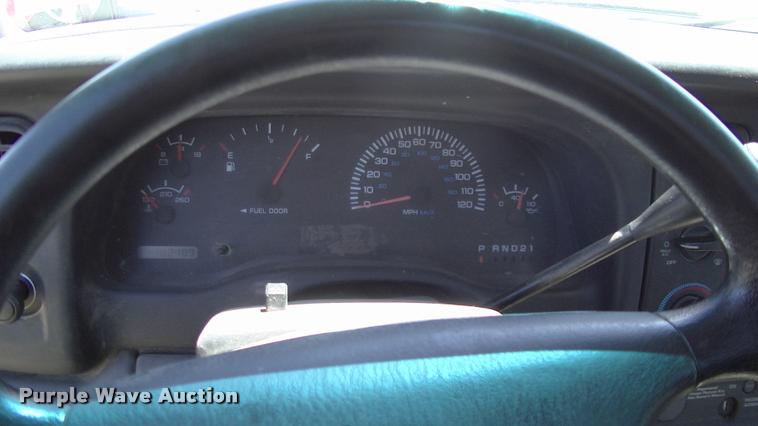 image for item DK9675 1998 Dodge Dakota flatbed pickup truck