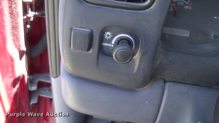 image for item DK9675 1998 Dodge Dakota flatbed pickup truck