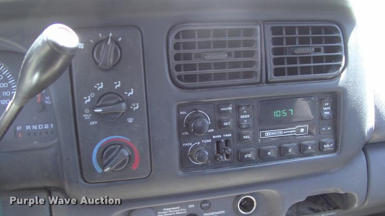 image for item DK9675 1998 Dodge Dakota flatbed pickup truck