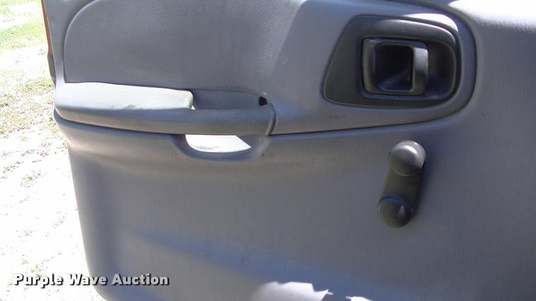 image for item DK9675 1998 Dodge Dakota flatbed pickup truck