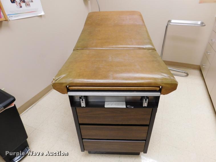 image for item DM9483 The IE Medical Group 104 vinyl exam table