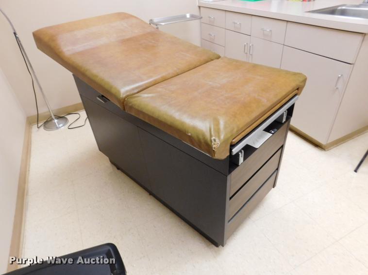 image for item DM9483 The IE Medical Group 104 vinyl exam table