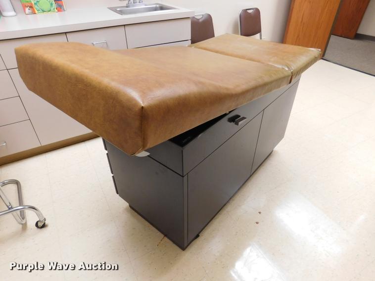 image for item DM9483 The IE Medical Group 104 vinyl exam table