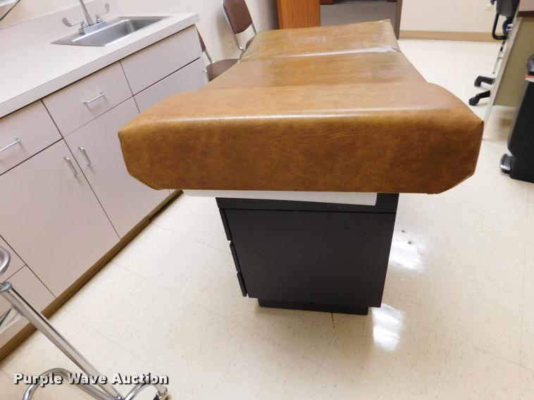 image for item DM9483 The IE Medical Group 104 vinyl exam table