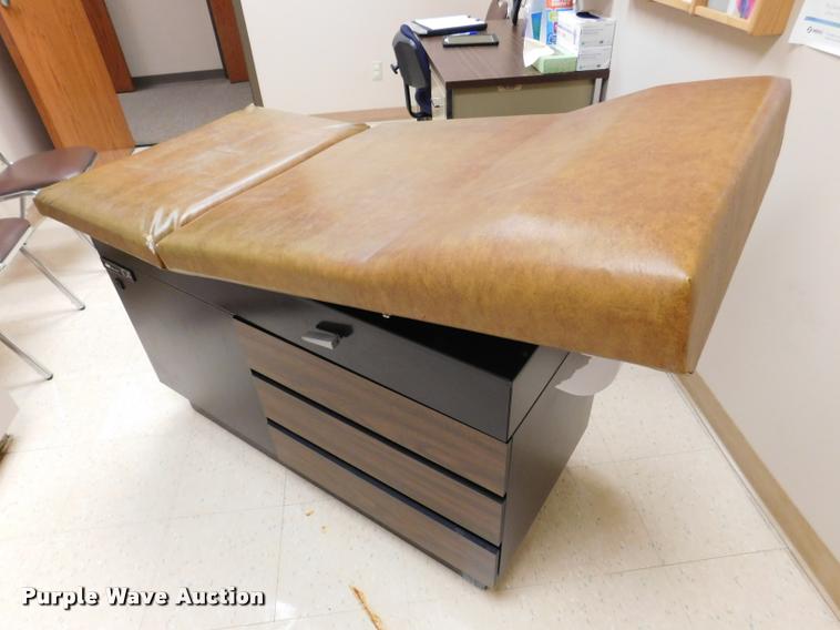 image for item DM9483 The IE Medical Group 104 vinyl exam table