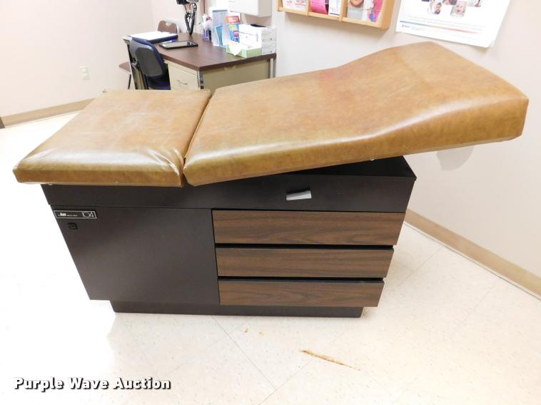 image for item DM9483 The IE Medical Group 104 vinyl exam table