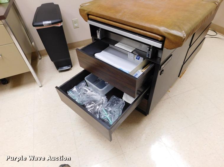 image for item DM9483 The IE Medical Group 104 vinyl exam table