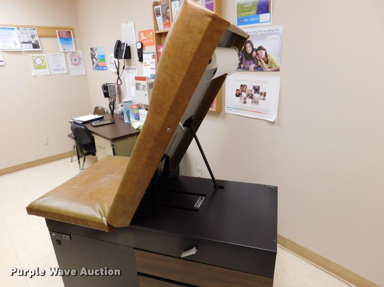 image for item DM9483 The IE Medical Group 104 vinyl exam table