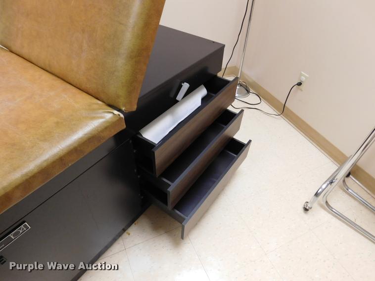 image for item DM9483 The IE Medical Group 104 vinyl exam table