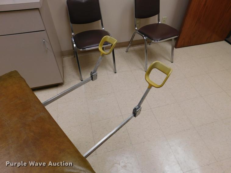 image for item DM9483 The IE Medical Group 104 vinyl exam table