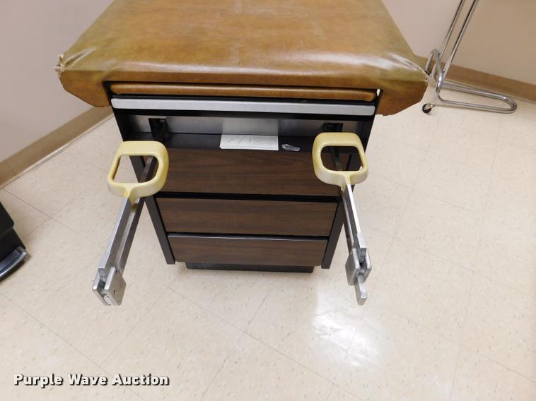 image for item DM9483 The IE Medical Group 104 vinyl exam table