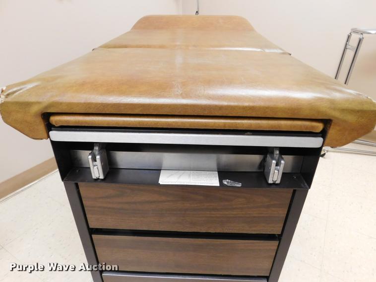 image for item DM9483 The IE Medical Group 104 vinyl exam table