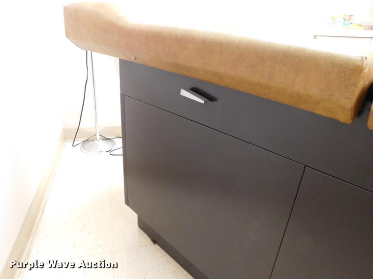 image for item DM9483 The IE Medical Group 104 vinyl exam table