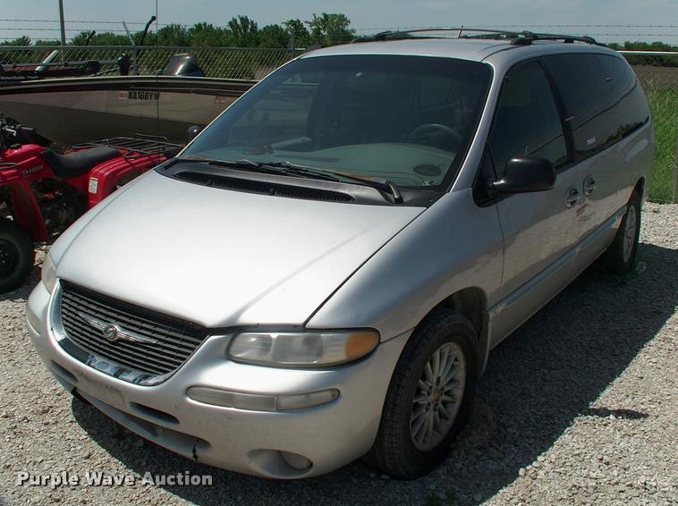 image for item DP9263 2000 Chrysler Town & Country LX van