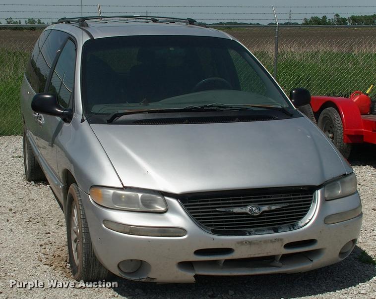image for item DP9263 2000 Chrysler Town & Country LX van