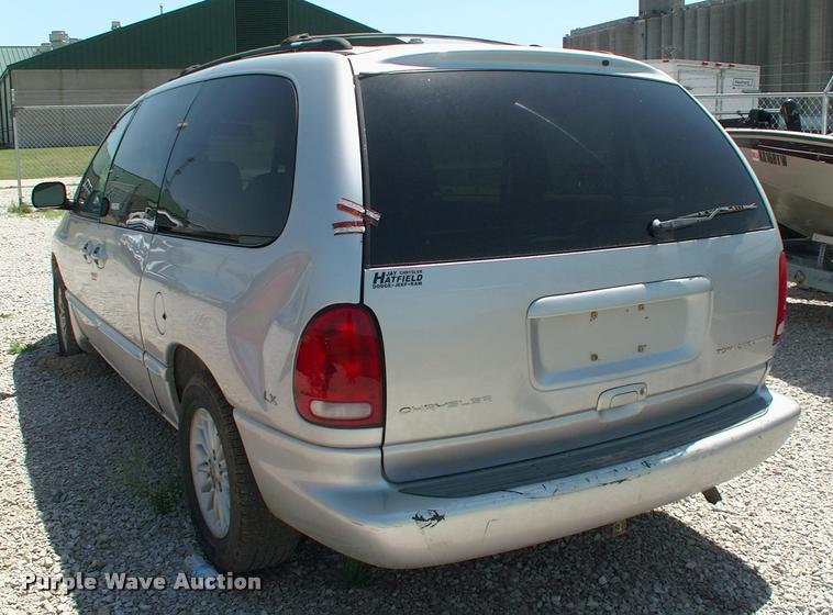 image for item DP9263 2000 Chrysler Town & Country LX van