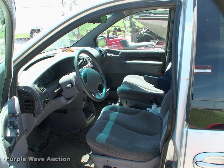 image for item DP9263 2000 Chrysler Town & Country LX van