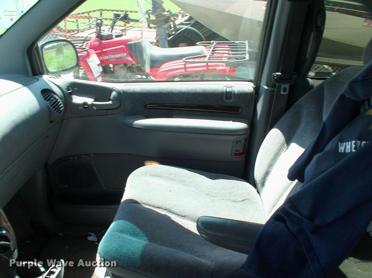 image for item DP9263 2000 Chrysler Town & Country LX van