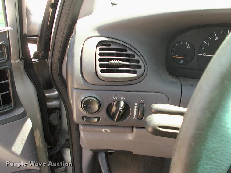 image for item DP9263 2000 Chrysler Town & Country LX van