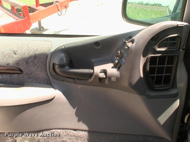 image for item DP9263 2000 Chrysler Town & Country LX van