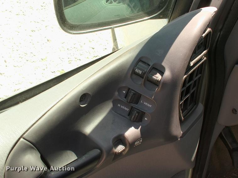 image for item DP9263 2000 Chrysler Town & Country LX van