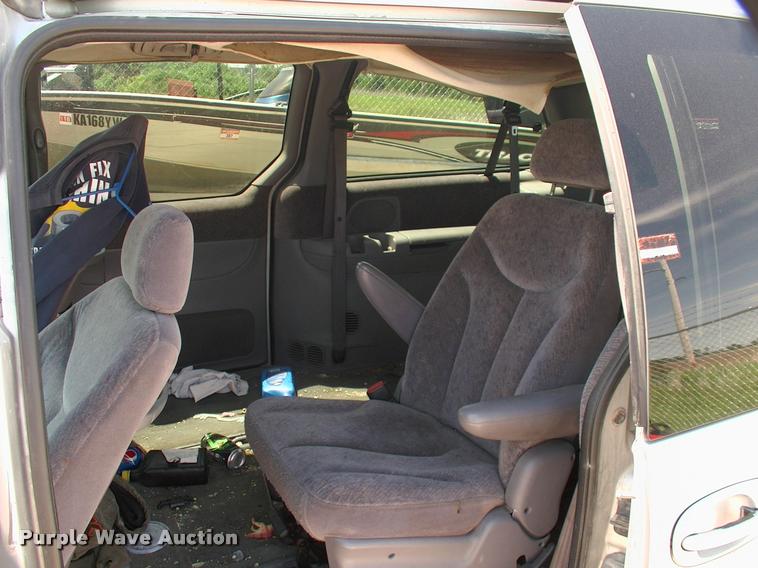 image for item DP9263 2000 Chrysler Town & Country LX van