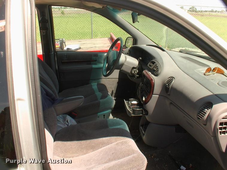 image for item DP9263 2000 Chrysler Town & Country LX van