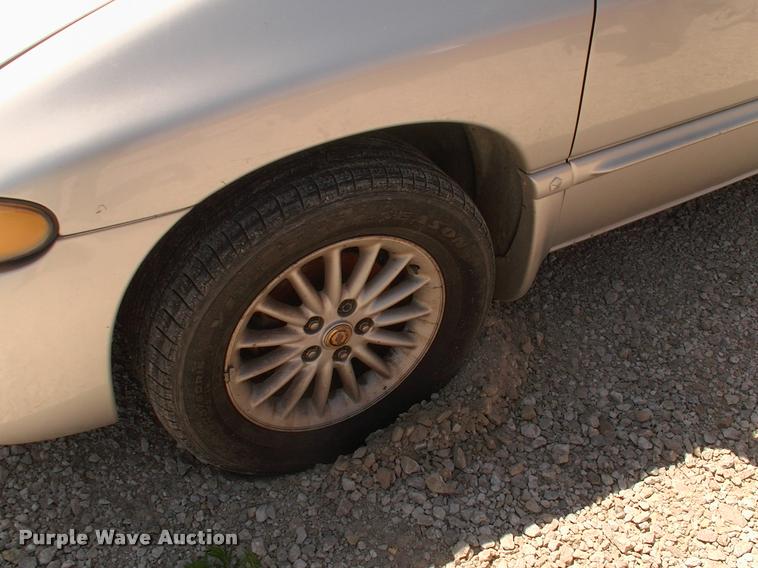 image for item DP9263 2000 Chrysler Town & Country LX van