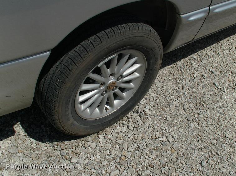 image for item DP9263 2000 Chrysler Town & Country LX van